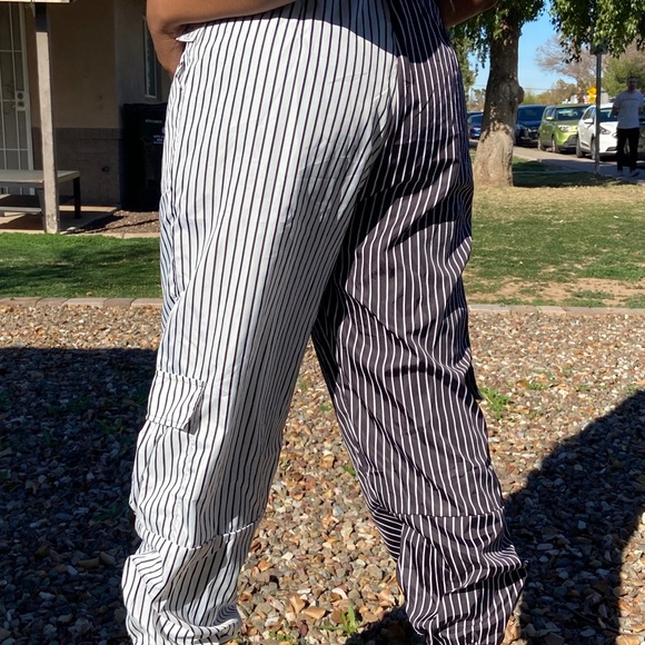 Black/white pinstriped puffy pants - Picture 3 of 3